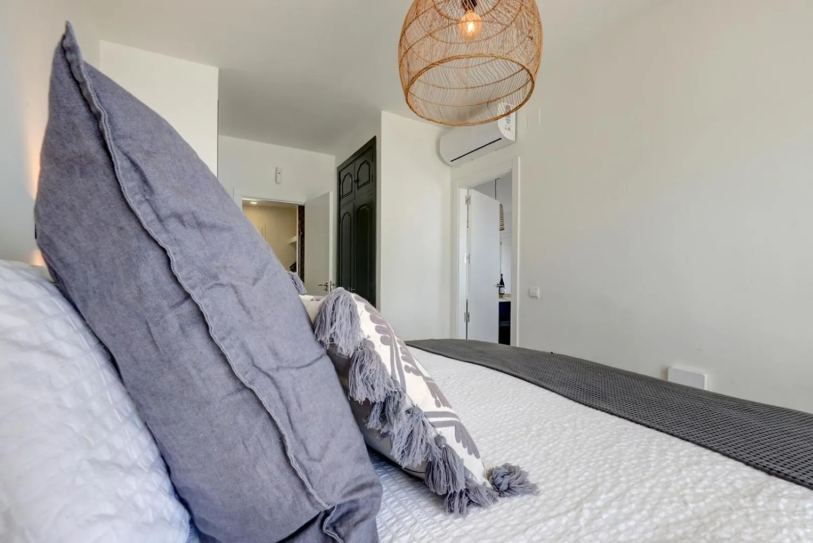 Apartment El Paseo - Gerenoveerd Appartement Met Zeezicht Estepona 0*,  İspanya