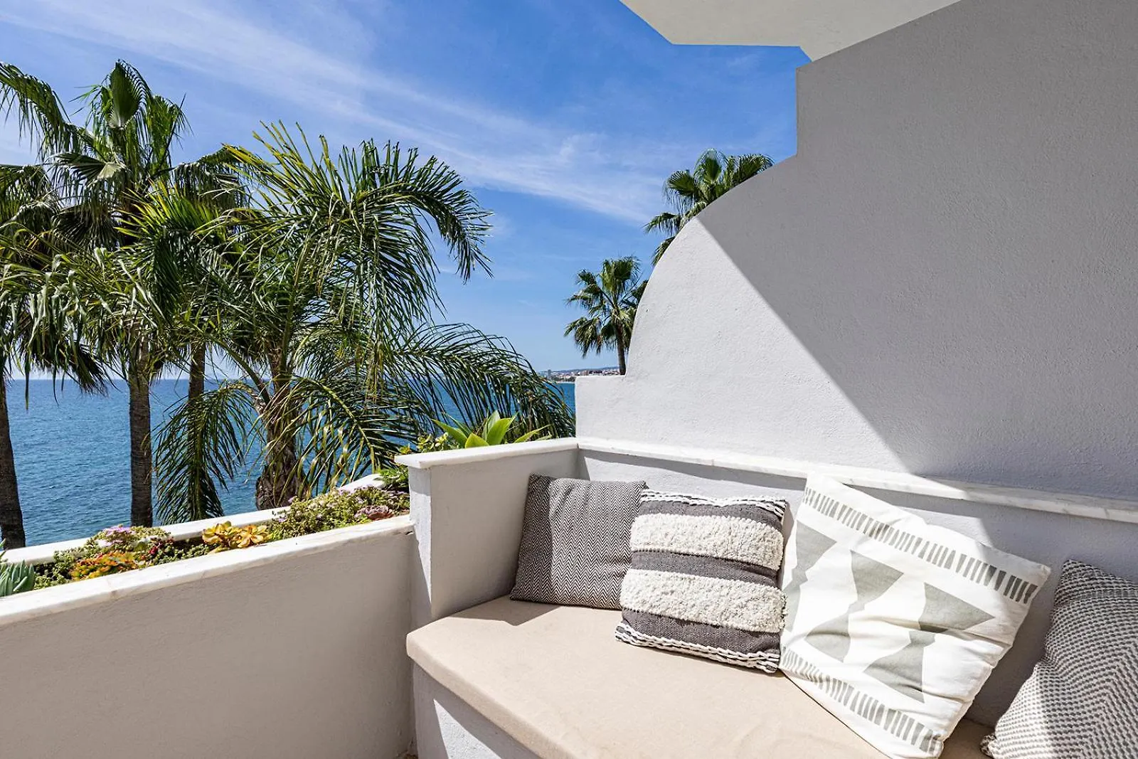 Apartment El Paseo - Gerenoveerd Appartement Met Zeezicht Estepona