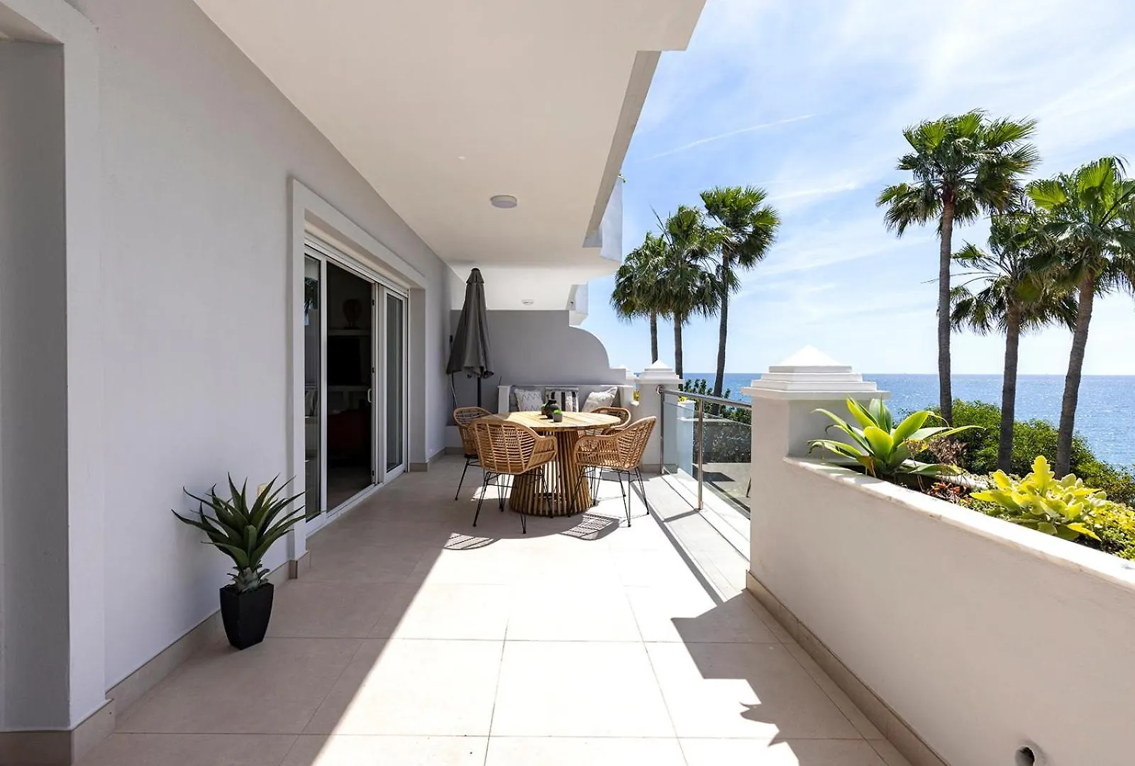 Apartment El Paseo - Gerenoveerd Appartement Met Zeezicht Εστεπόνα